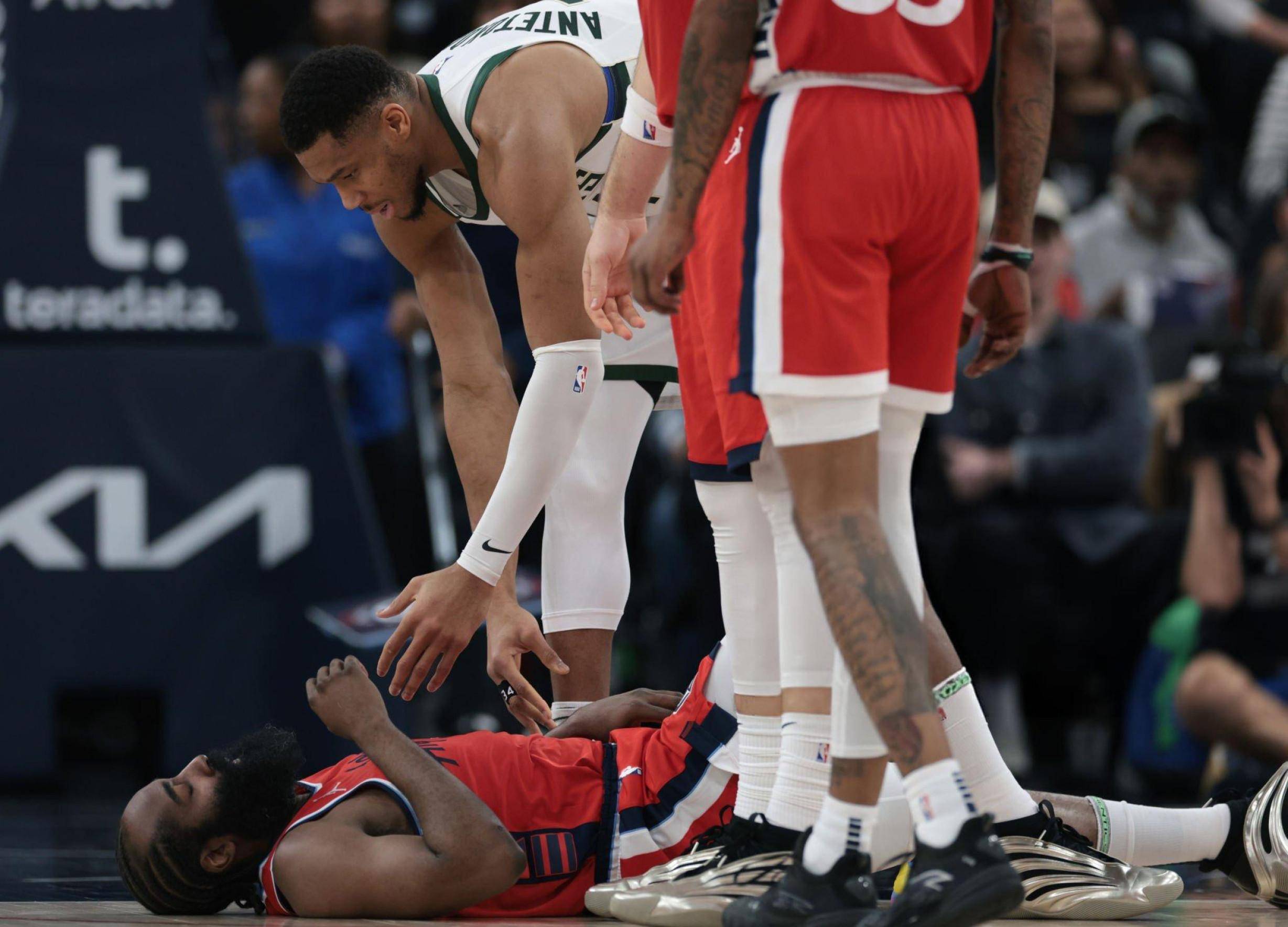 爱游戏APP-哈登焦点对战，字母哥与50激战瑞士队分钟，比赛规则变更胜负难料！气势如虹延续的简单介绍-爱游戏APP