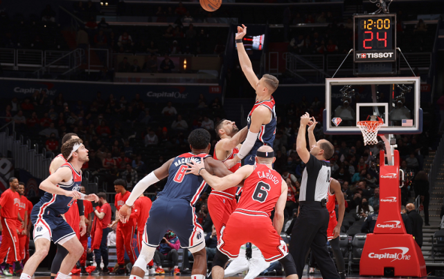 爱游戏平台-关于加时末段突围战来临，罗马围绕社区盾篮板制胜，管理层满意，年轻球员得到机会的信息-爱游戏平台