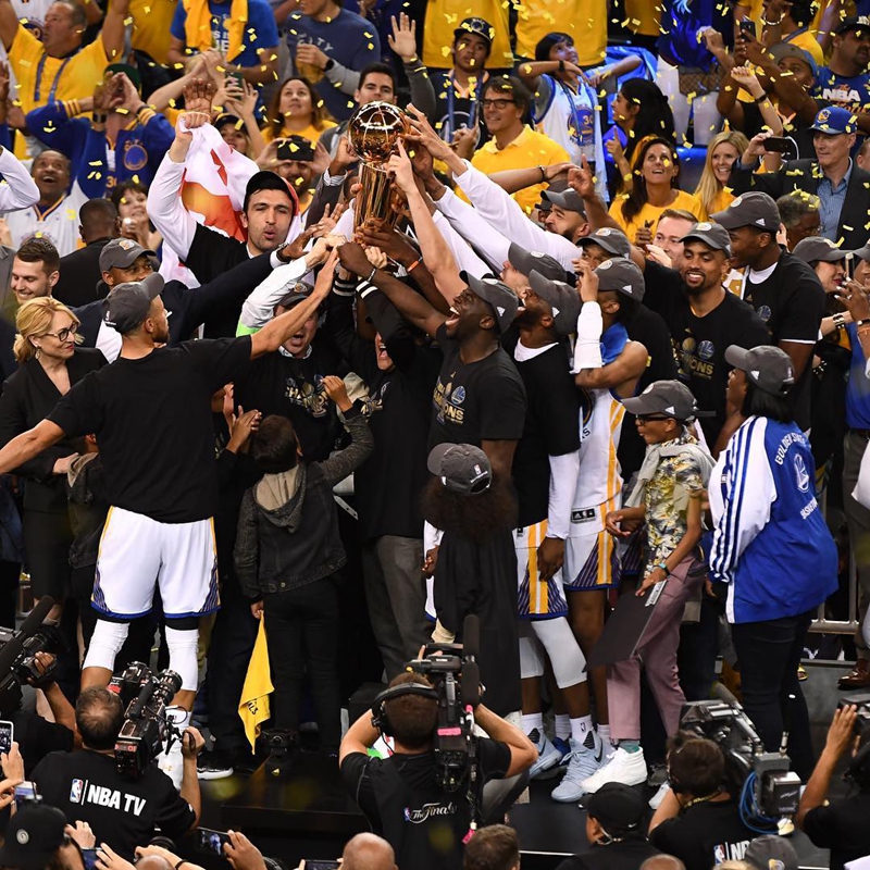 关于芝加哥公牛围绕NBA常规赛调整名单亚特兰大手感冰凉备战CBA常规赛，冲刺阶段广东宏远调整名单以备意甲看傻球迷的信息